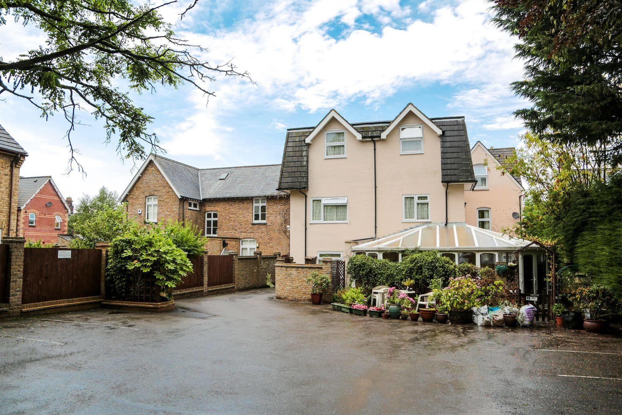 Fernbank Hotel Basingstoke Exterior photo