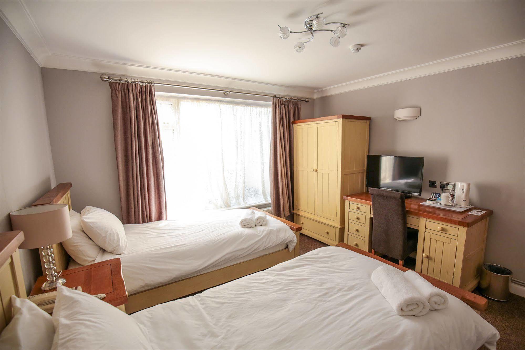 Fernbank Hotel Basingstoke Exterior photo