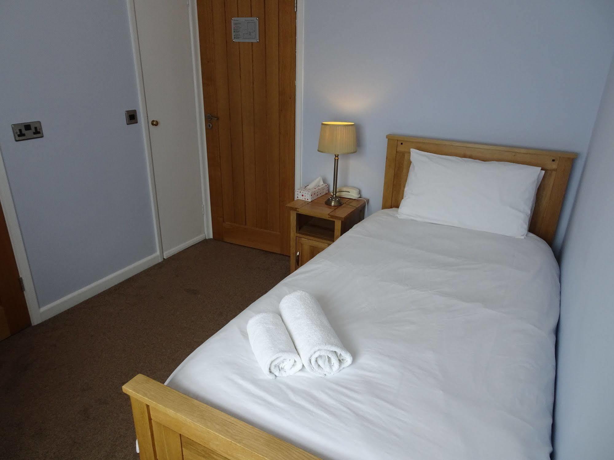 Fernbank Hotel Basingstoke Exterior photo